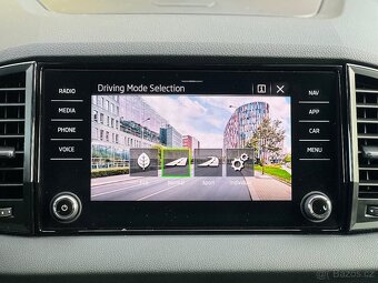 Škoda Karoq 1.5 TSI 110Kw SPORTLINE Virtuál M2023 - ZÁRUKA - 17