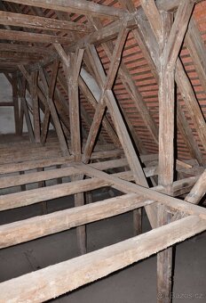 Staré trámy staré krovy staré prkna - 17