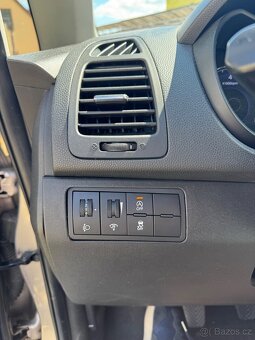 Hyundai ix20 1.4i benzín - 17