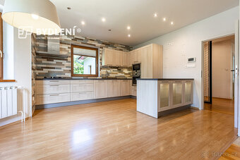 Prodej rodinného domu 260 m² s pozemkem 2122m² - 17