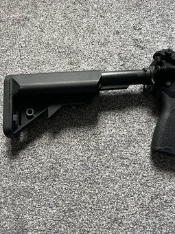Airsoft M4 AEG + baterie, zásobníky, red dot – komplet SET - 17