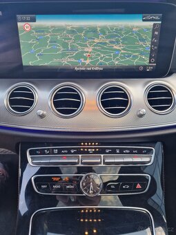 Mercedes-Benz E220d, kombi, panorama, Webasto, tažné, kůže - 17