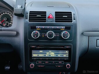 Volkswagen Touran 1.4TSI MANUÁL 7MÍST VÝHŘEV SERVISKA - 17
