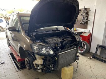 VW Touran 2.0 TDi - 17