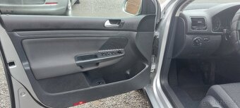 Volkswagen Golf 5 benzin 1,4 pouze 112 000 KM. - 17