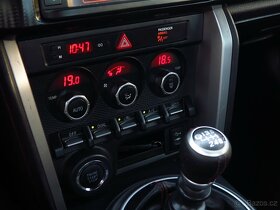 Toyota GT86 2.0 boxer 32.700 km / manuál / navigace - 17