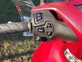 Honda SH 350 i ABS, TC (2021) kufr, CZ doklady ---- AKCE - 17