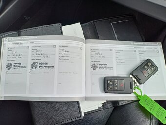 VOLVO V40 D2 ,kůže, navi, pěkně zachovalé auto - 17