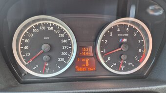 BMW M3 E92 manuál, V8 - 17
