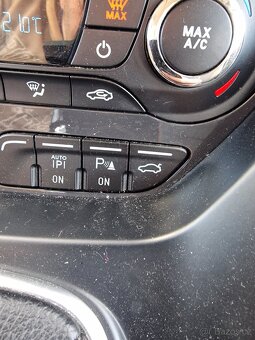 Ford Kuga 2.0 TDCI 120kW rok výroby 2013 ČR serviska - 17