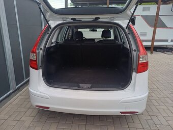 Nové v ČR...Krásný Hyundai I30 cw... - 17