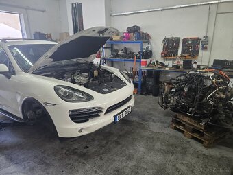 Porsche Cayenne S Hybrid 3,0 245kW CGE r.v.2011 - 17
