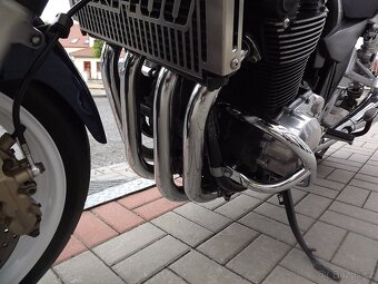 Suzuki GSX 1400 - 17