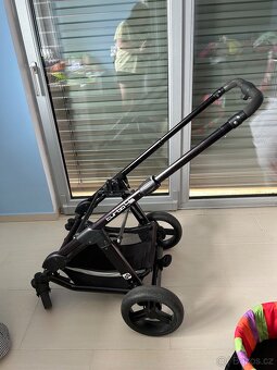 Kočárek s příslušenstvím - 17