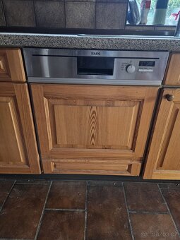 Masivní kuchyňská linka z Německa se spotřebiči - 17