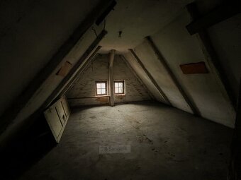 Prodej prostorného rodinného domu o dispozici 4+1 (162 m2) v - 17