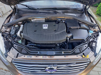 Volvo XC60, 2.4D5 120k 4x4+klima+Manual - 17