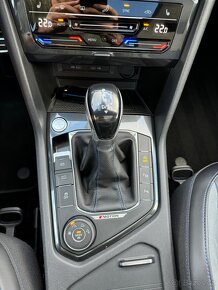 Volkswagen Tiguan R 90tisKM 320k Individual Akrapovič DPH - 17