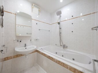 Prodám byt v Hlubočepech, OV, 4+1, 92 m vč. Lodžie, sklep 2m - 17