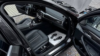 BMW Řada 5, 530d luxory 195kw x-drive - 17