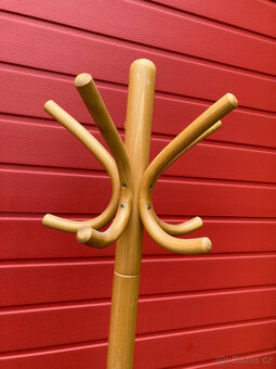 Věšák dřevěný stojanový TON, FRETON za 900 kč - 17