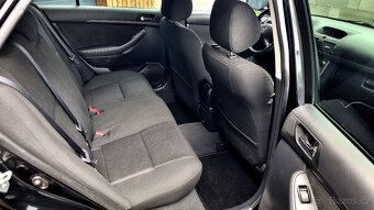 Avensis 1,8i kombi r.2005 krásný stav,velký servis STK - 17