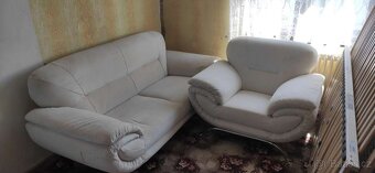 GAUČ A DVĚ VĚTŠÍ KŘESLA - 17