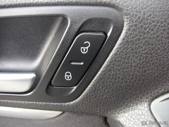 Volkswagen Tiguan 2.0 TDi 4Motion XENON ALCANTARA NAVI TAŽNÉ - 17