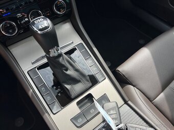 Škoda Superb kombi 2.0 TDi L&K 4x4 130tkm max. výbava - 17