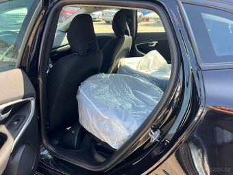 Volvo V40 2,0i 90kW T2 - 17
