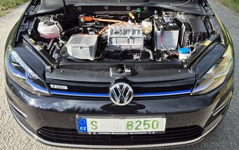 Volkswagen Golf VII e-Golf 1.majitel servisní kniha - 17