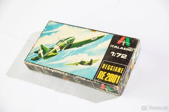spousta modelů letadel v měřítku 1/72 - 17