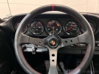 Porsche 911 SC z roku 1983 - 17