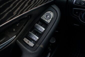 Mercedes-Benz GLC SUV 350 e 4MATIC A/T - 17