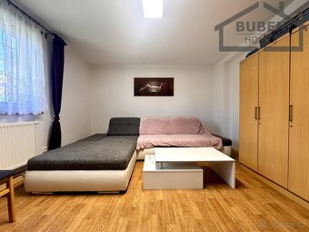 Dva RD s krytým stáním, kolnou a zahradou 2155 m2 - Rozvadov - 17