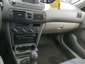 Toyota corolla hatchback 1,4 71 kw - 17
