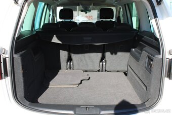 Volkswagen Sharan 2,0 TDI HIGHLINE,DSG,TAŽNÉ,2017 - 17