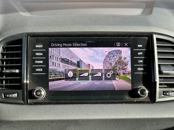 ŠKODA KAROQ 1.5 TSI 110KW DSG SPORTLINE VIRTUAL TAŽNÝ VELVET - 17