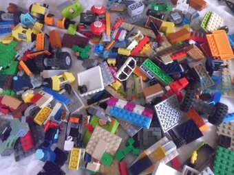 Velké množství Originální LEGO z různých Setů plus FIGURKY - 17