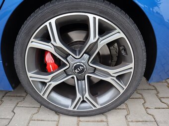 Kia Stinger 3.3 TGDI V6 272 kW 4WD GT-Line r.5/2018 Původ ČR - 17