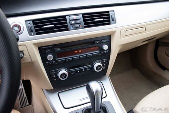 BMW Rad 3 Touring 320 i 150k A/T - 17