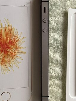Iphone SE 32GB, nabíječka, původní nepouž.sluch.Apple, obaly - 17