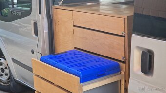 FORD TRANSIT TOURNEO - Spolehlivý společník na cesty s vesta - 17