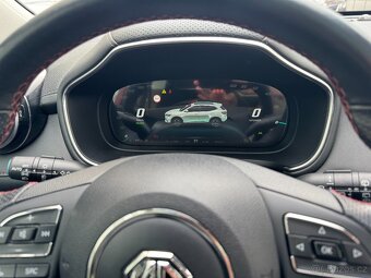 MG EHS PHEV Luxury 1.5 190kW AUT. Panorama Full LED Kamera - 17