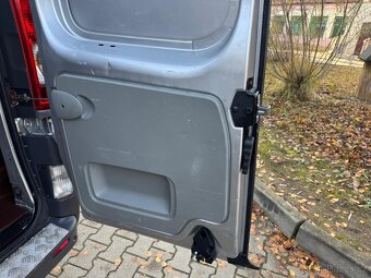 RENAULT TRAFIC 2.5DCI 107KW LONG 5 MÍST R.V.2010 - 17