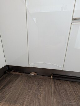 Luxusní moderní kuchyně s ostrůvkem včetně spotřebičů - 17
