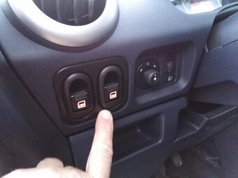 PEUGEOT 1007  NAJETO JEN 70,,, KLIMA, 1,4i  BENZIN 65KW - 17