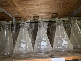 Laboratorní sklo různé - 17