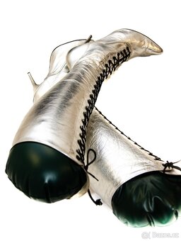 Stříbrné sexy kožené kozačky po kolena EU 41 šněrovací kůže - 17