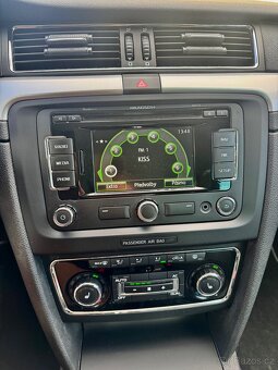 ŠKODA SUPERB II 2.0 TDI ELEGANCE COMBI - 17